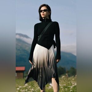 NWT Petite Studio Harlow Sweater - Size M